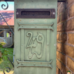Hausnummer 49 - Briefkasten der Alten Schmiede in Hennigsdorf